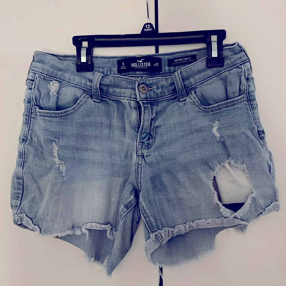 Hollister- jean low rise shorts